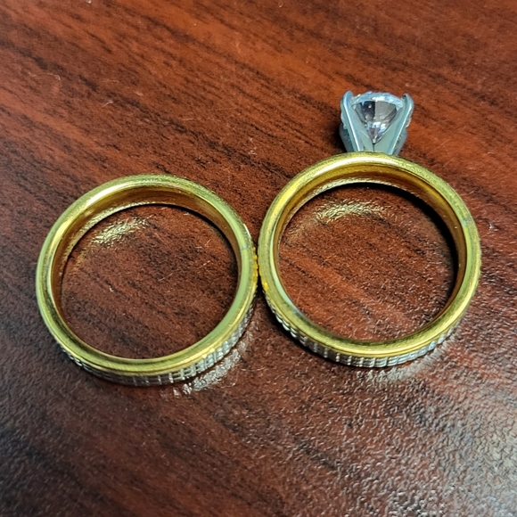 STAINLESS STEEL  gold/silver wedding set, 1 carat brilliant round stone size 7 - Picture 5 of 8